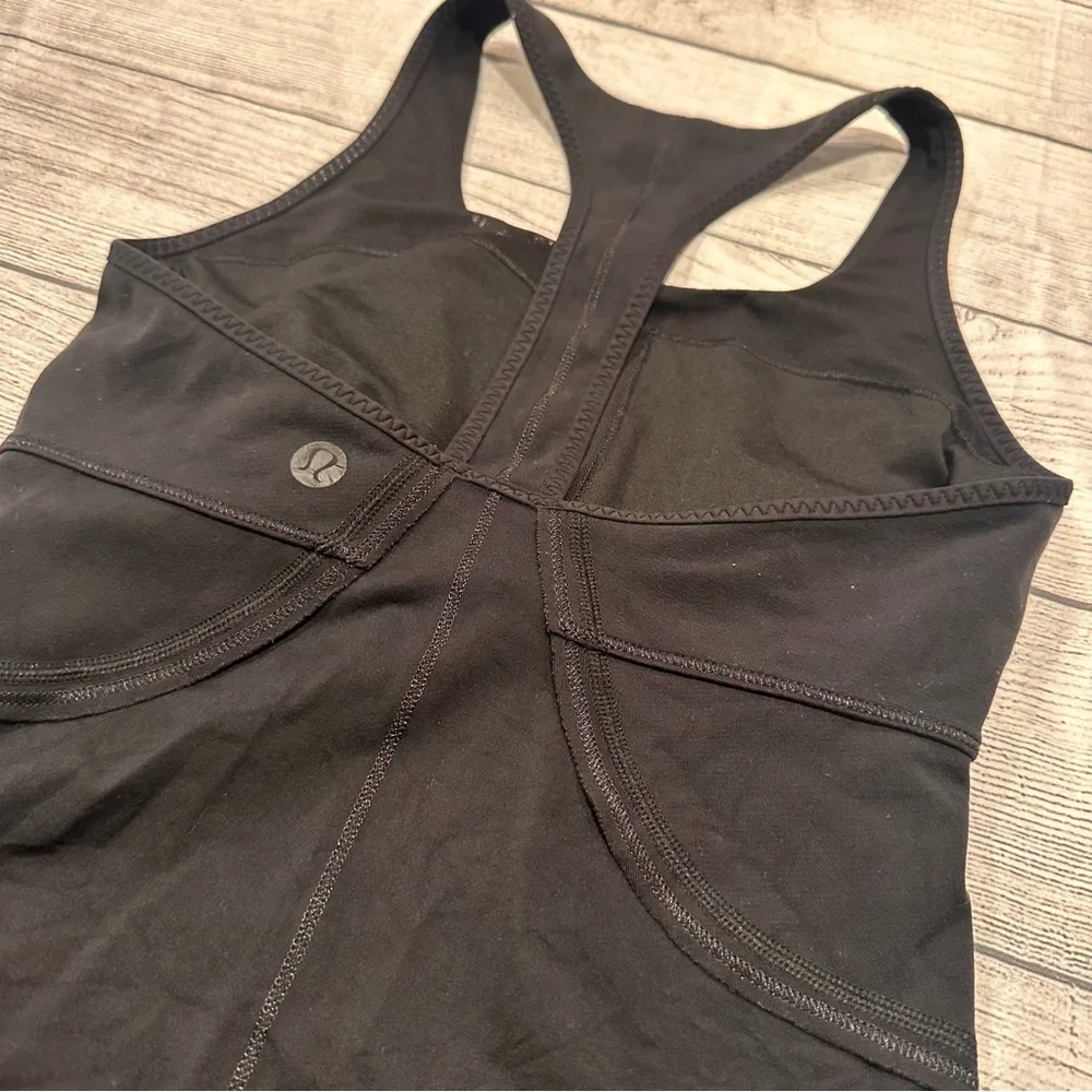 🍋Lululemon black tank size 6🍋 - Picture 6 of 9